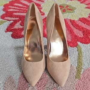 Nine West Size 7.5 Beige Rhinestone Studded Heels